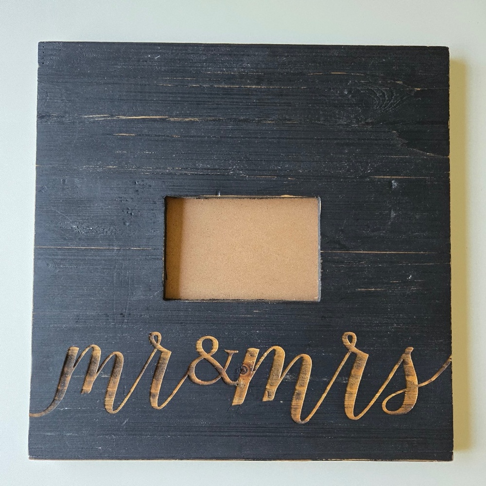 SoHa Living Elegant Black 'Mr & Mrs' Photo Frame